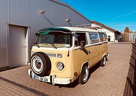 Volkswagen T2b Reprowesty Camper viel investiert