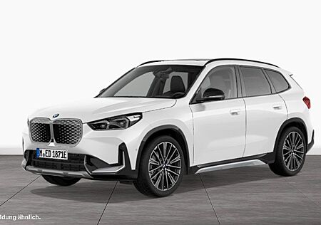 BMW iX1 xDrive30 xLine Head-Up DAB LED Pano.Dach
