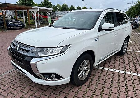 Mitsubishi Plug in Hybrid Outlander Plug-in Hybrid Outlander 2.0 Navi Xenon Kamera