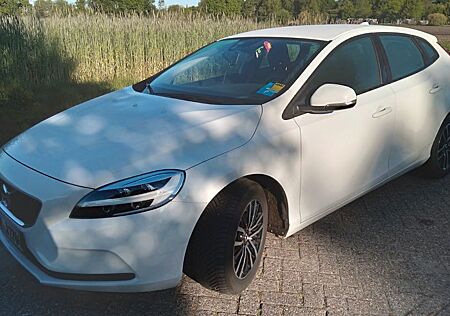 Volvo V40 D2