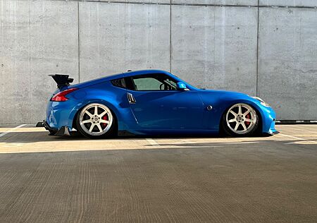 Nissan 370Z 3.7 AIR suspension, body kit