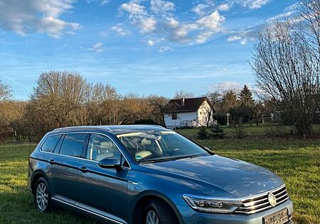 VW Passat Variant Volkswagen 2.0 TDI SCR 140kW DSG Highlin...