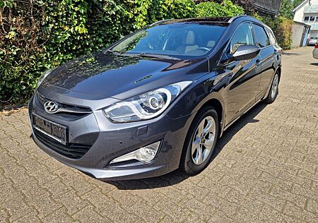 Hyundai i40 cw Style,1.Besitz,Vollausstatt.,AHK,Panorama