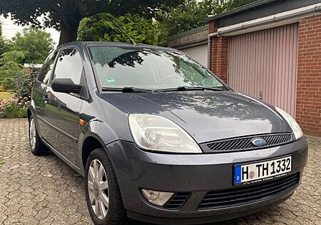 Ford Fiesta 1.3 51 kW / HU NEU/ KLIMA/ ALLWETTER