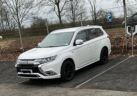 Mitsubishi Plug in Hybrid Outlander Plug-in Hybrid Outlander 2.4 MIVEC PLUG-IN H...