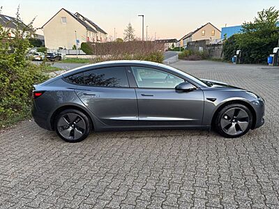 Tesla Model 3 RWD PDC AHK Garantie LFP AMD