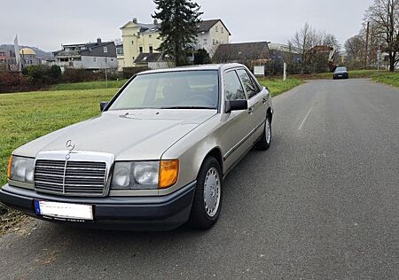 Mercedes-Benz 200 E H-Kennzeichen 1.Hand