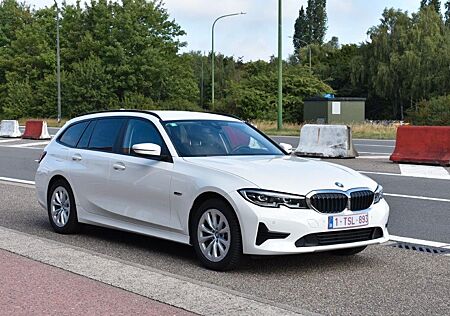 BMW 320e 320 Touring Advantage Automatic