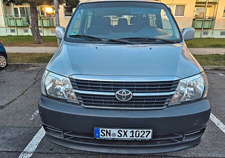 Toyota Hiace 2.5l D-4D Klima 8-Sitzer TÜV 10/27