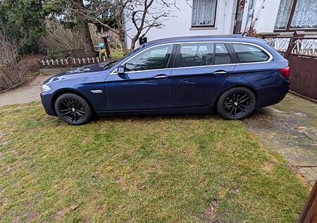 BMW 525d xDrive Touring A Luxury Line Luxury Line