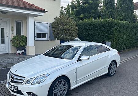 Mercedes-Benz E 250 Coupé CGI BlueEFFICIENCY AVANTG....
