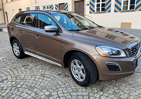 Volvo XC 60 XC60 D5 AWD Geartronic R Design