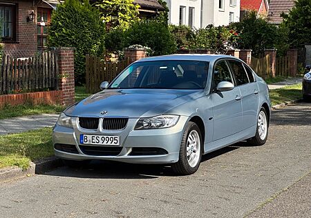 BMW 320i - E90