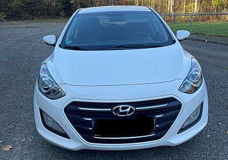 Hyundai i30 blue 1.4 - Polar White