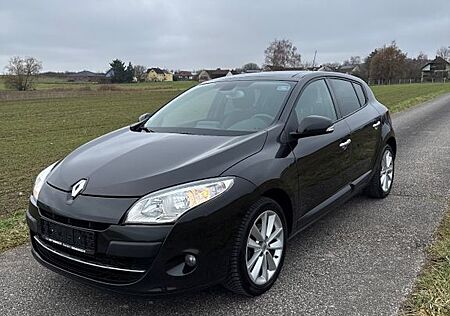 Renault Megane III Lim. Night & Day, Pano, SHZ, Tempomat