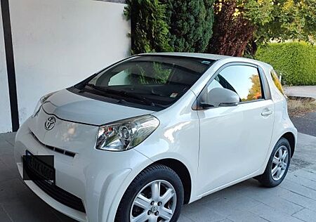 Toyota iQ 1,0-l-VVT-i Multidrive - 1. Hand Tüv neu