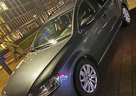VW Passat Volkswagen 2.0 TDI SCR 140kW DSG 4M Highl. Varia...