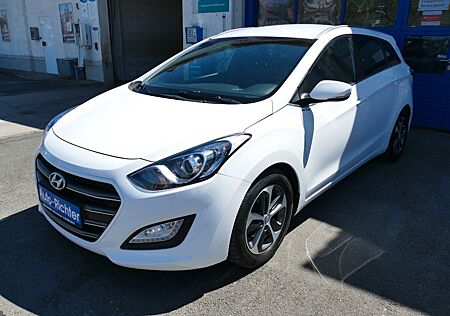 Hyundai i30 1.6 GDI *Sitz- + Lenkradheizung, AC-Auto
