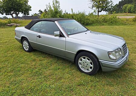 Mercedes-Benz E 220 124C Cabrio