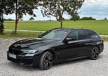 BMW 540d xDrive Touring A - M Sport - Fully Loaded