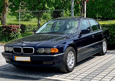 BMW 728i
