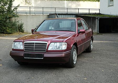 Mercedes-Benz E 220 - Youngtimer