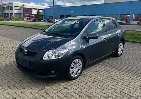 Toyota Auris 1.4 -