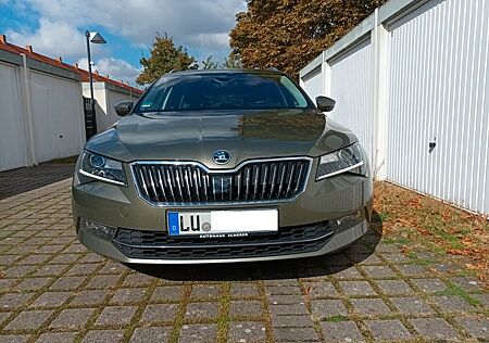 Skoda Superb 1.8 TSI DSG Style Combi Style