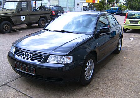 Audi A3 - 1.6 Ambiente 5 Türig TÜV bis 10.2025-170000