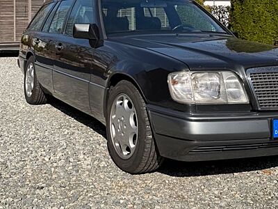 Mercedes-Benz 320