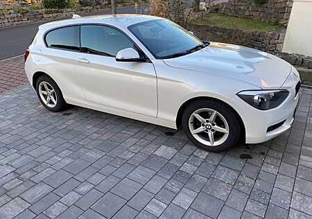 BMW 116i - 3-trg, 8-fach bereift, Dachhimmel schwarz