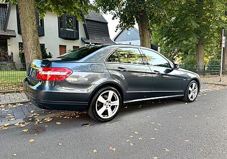 Mercedes-Benz E 220 CDI / 7G / VOLL SCHECKHEFT/ TÜV NEU /NAVI