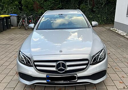 Mercedes-Benz E 220 d T Autom. -