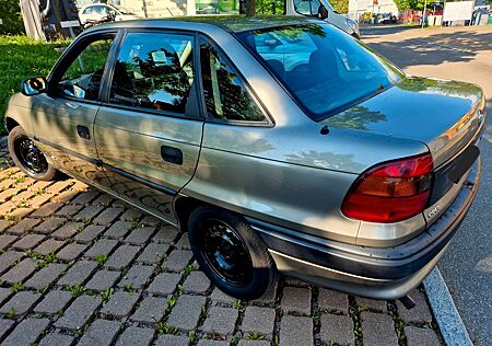 Opel Astra 1.6L ORGINALE KILOMETER 1HD TÜV JUNI 2027