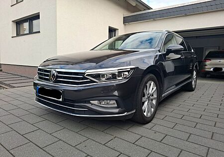 VW Passat Variant Volkswagen Passat Var. 2.0 TDI DSG Elegance ACC AHK Matrix