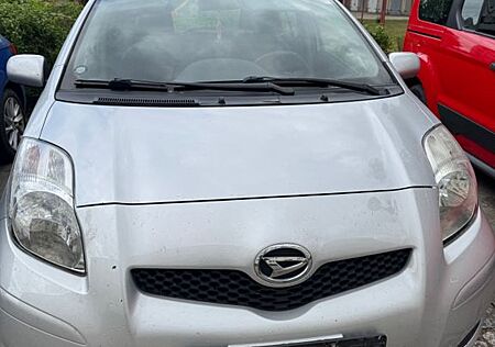Daihatsu Charade 1,33 Dual-VVT-i Basis Basis