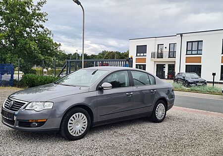 VW Passat Volkswagen 1.6 Trendline -KLIMATRONIC*SHZ*AHK-