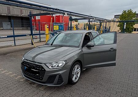 Audi A1 35 TFSI S line-Guter Zustand-Grau Metallic