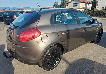 Fiat Bravo 1.4 16V 90PS/TÜV-NEU/SCHECKH./ SEHR GEPFL.