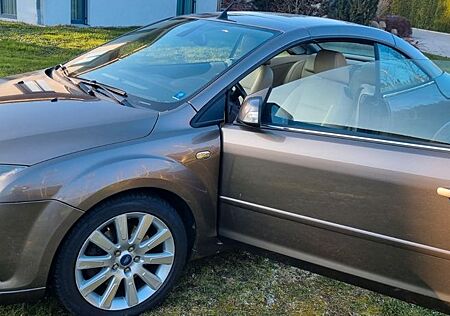 Ford Focus Cabrio Titanium Pinifarina Leder-Klima-PDC