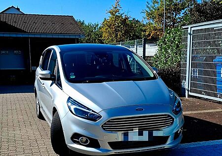 Ford S-Max Titanium 4x4*LEDER*SONY*LED*CAM*PANO*18Z*
