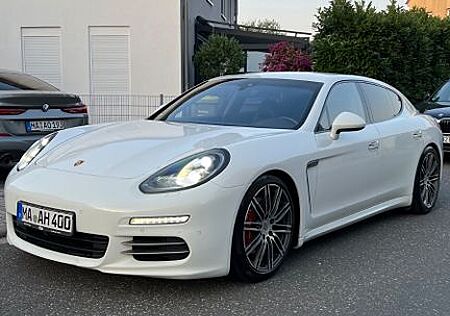 Porsche Panamera Panamera4s | Scheckheft | Öl-Service Neu