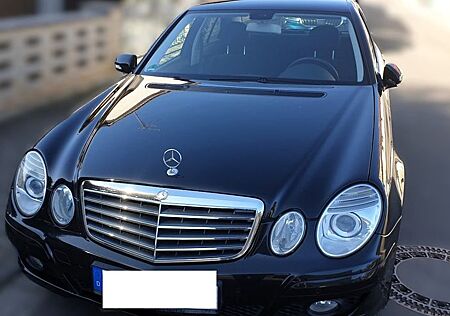 Mercedes-Benz E 200 KOMPRESSOR AUT, SHG,TMP, NAV,AHK,XEN, PDC