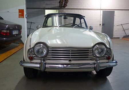 Triumph TR4