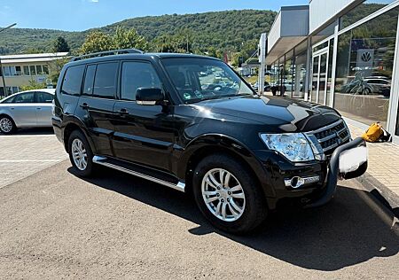 Mitsubishi Pajero 3,2 DI-D 4WD Edition 100 Automatik Ed...