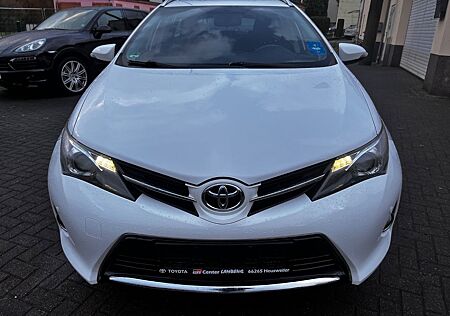 Toyota Auris Touring Sports Life+