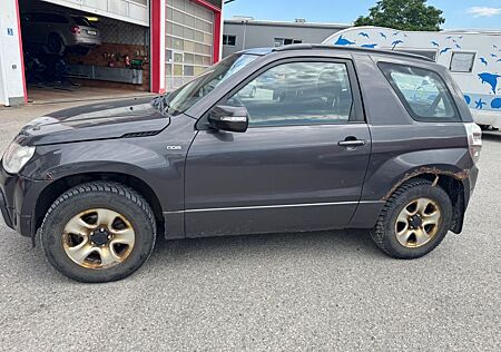 Suzuki Grand Vitara 1.9 DDIS Black and White, 1 Hand