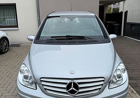 Mercedes-Benz B 200 - Automatik - Scheckheft - Sehr gepflegt