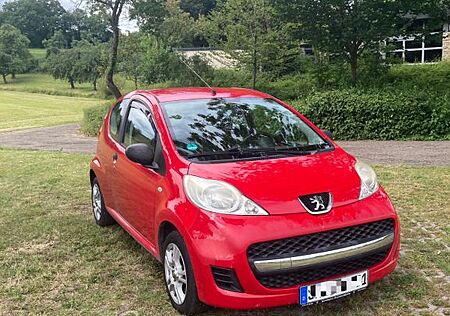 Peugeot 107 TÜV neu / Service neu