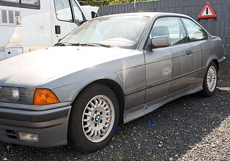 BMW 320 Coupe